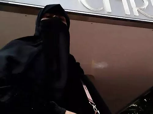 कारागारको कोठरीमा सु ...